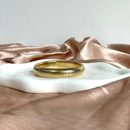 Elastische bangle met lijnen