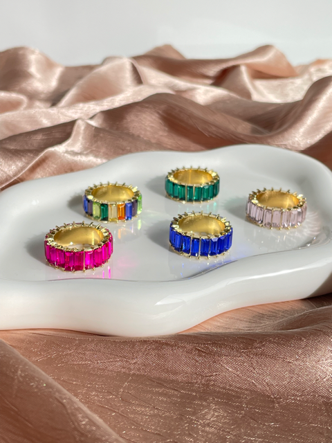 Gouden ring met edelstenen